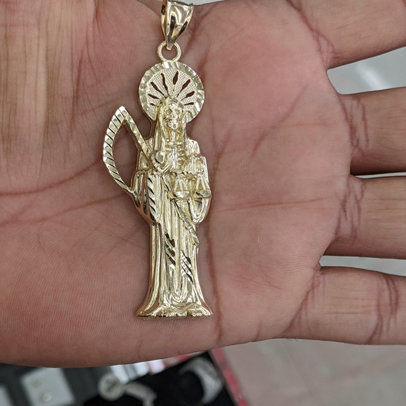 10kt Real Gold Santa muerte pendant
